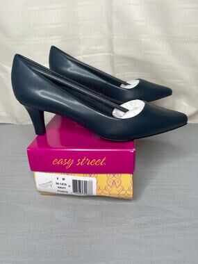 Easy Street Pointe Women's Navy Pointed Toe Slip-On Pump Kitten Heel Size 9 M